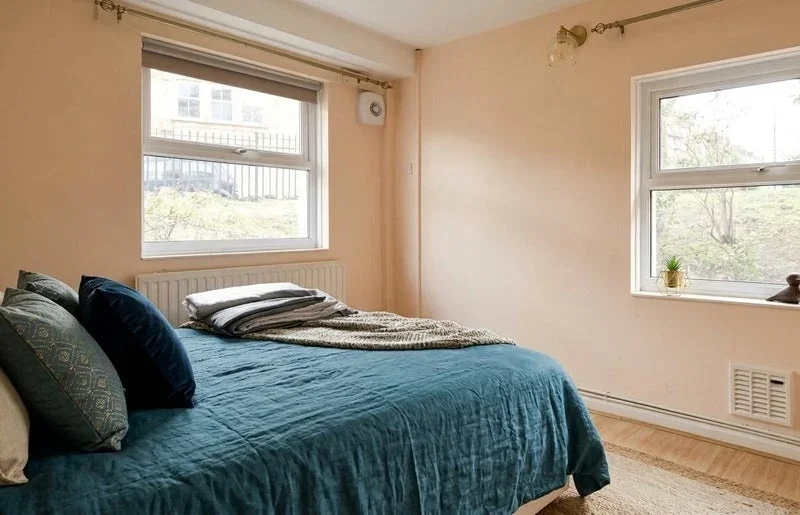 Room Calais Street in Greater London