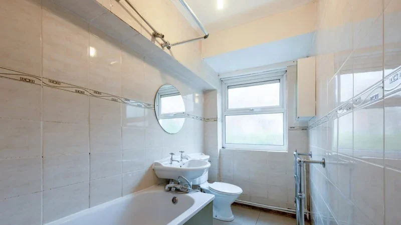 Room Calais Street in Greater London