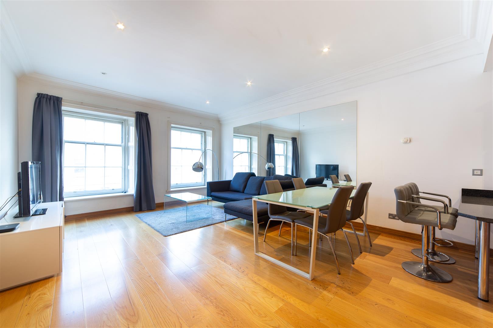 Flat Grainger Street in Newcastle upon Tyne