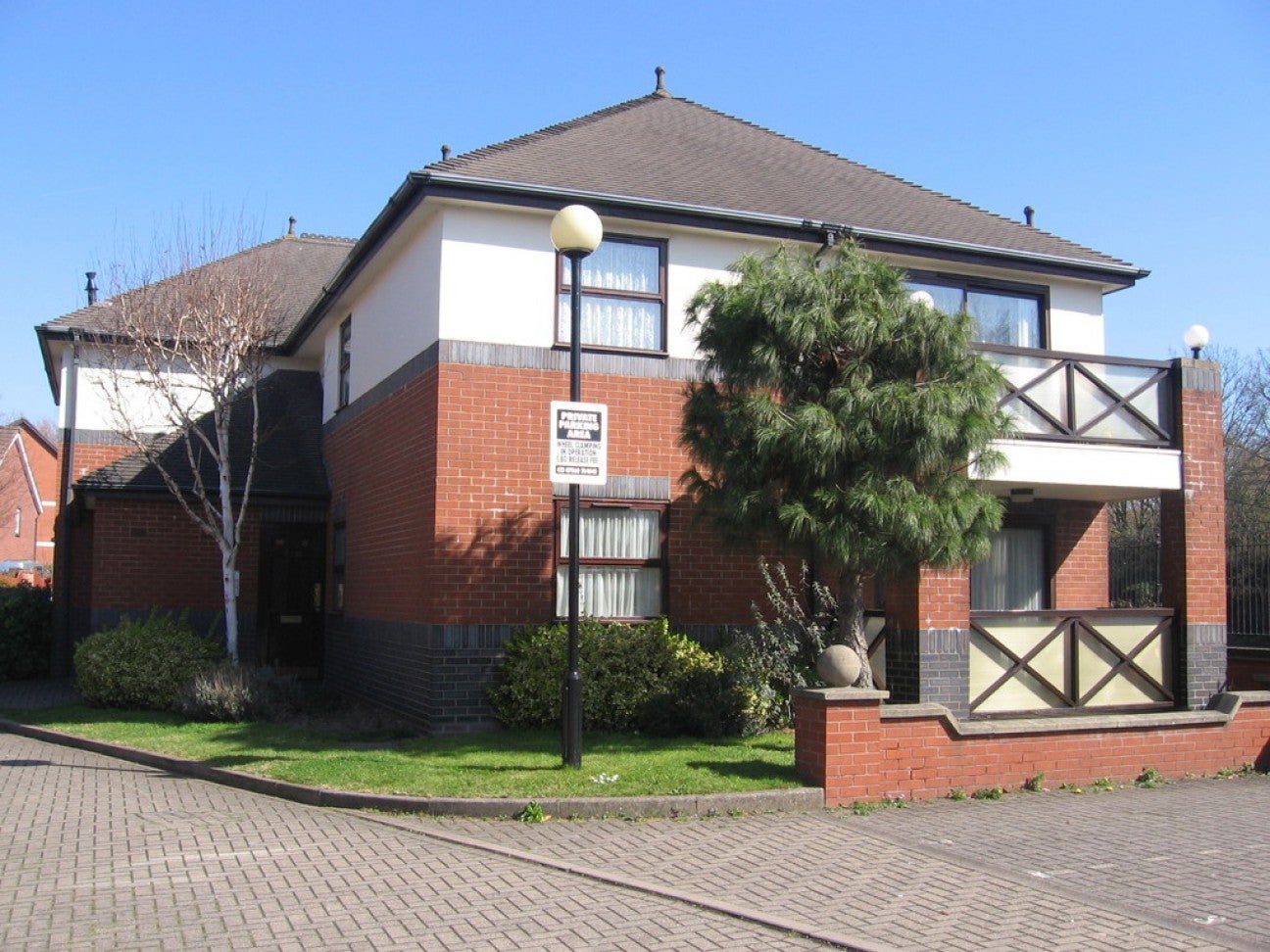 Flat Hardwick Court in Tamworth