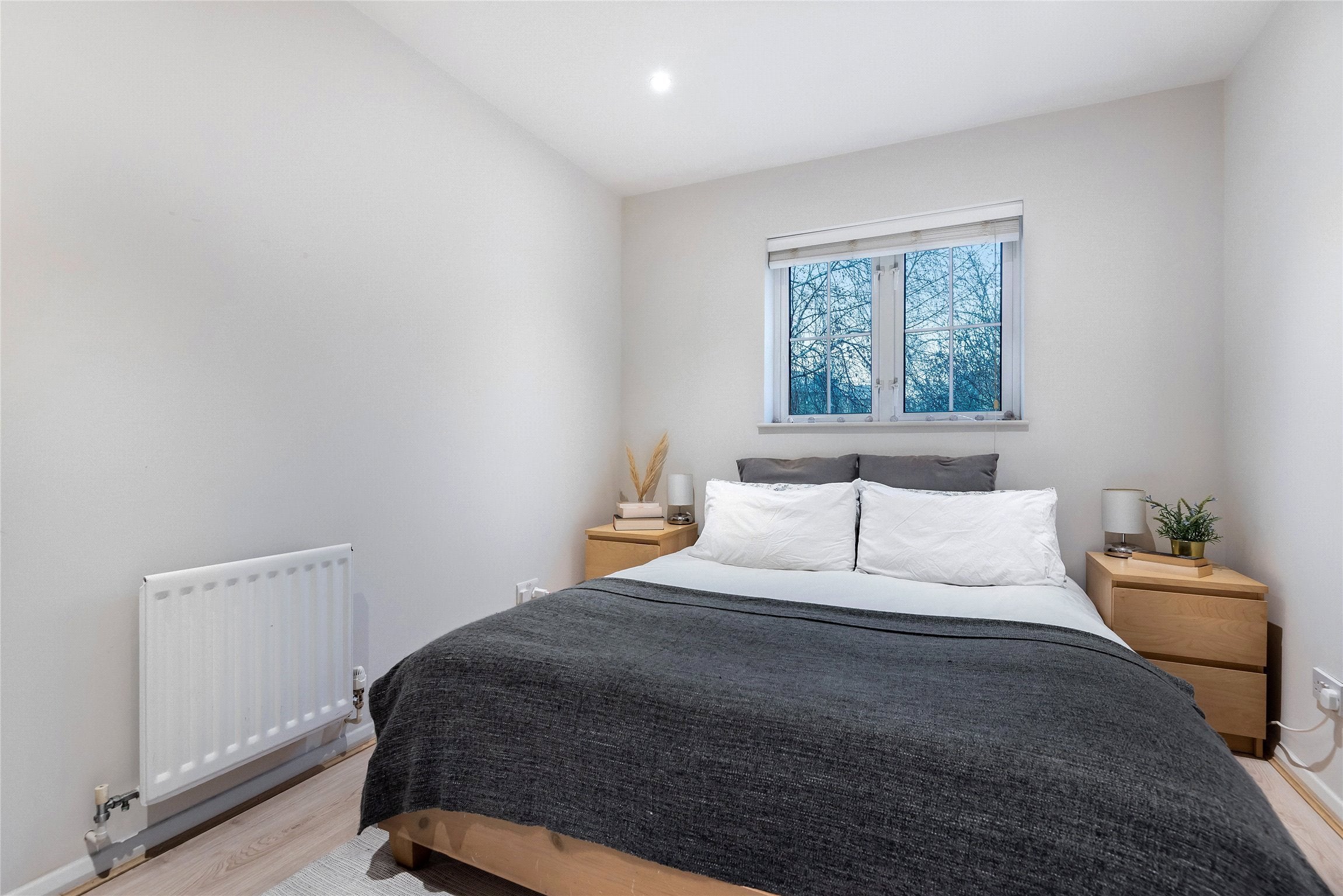 Flat Streatham High Road in Greater London
