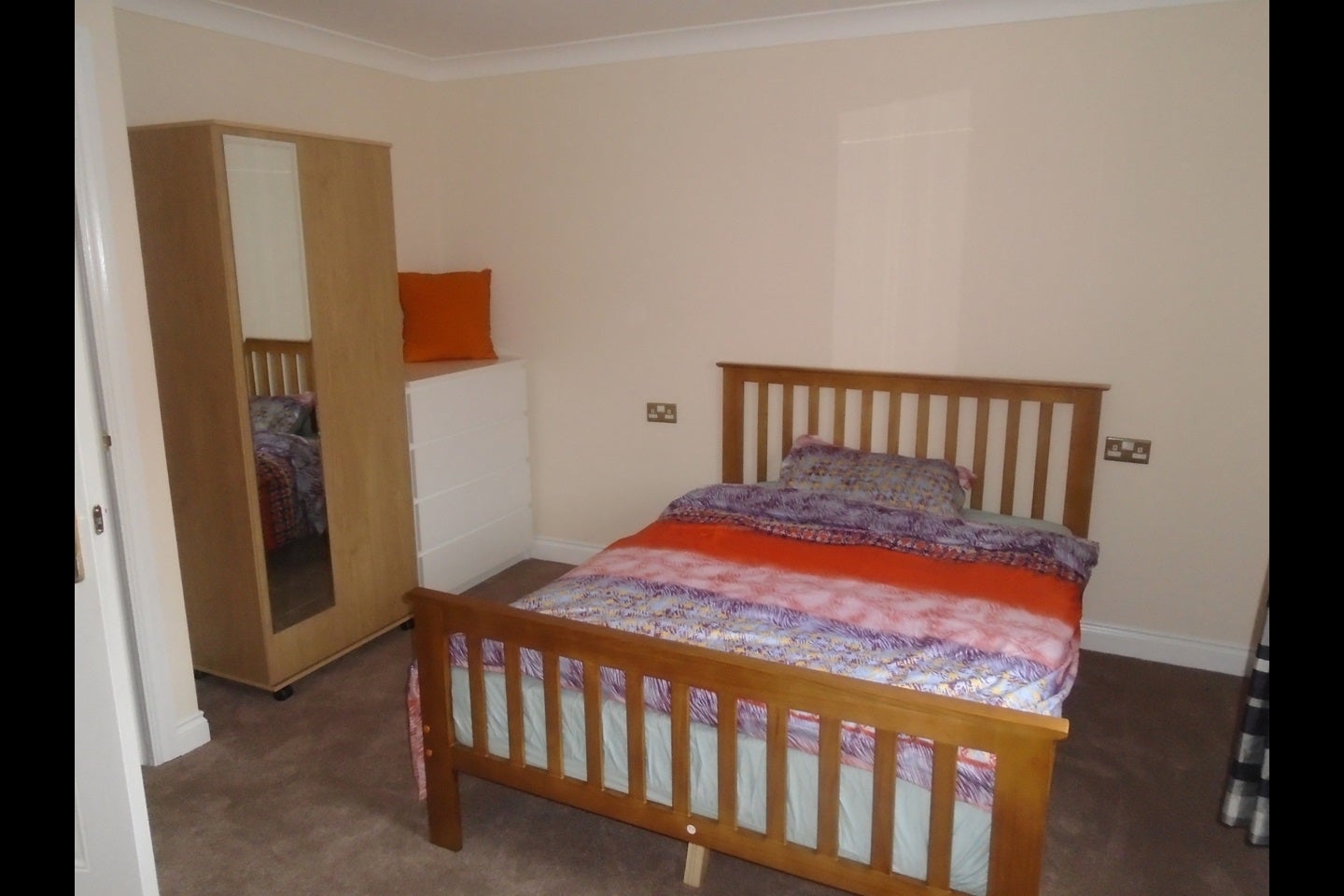Room Windermere Avenue in Purfleet-on-Thames