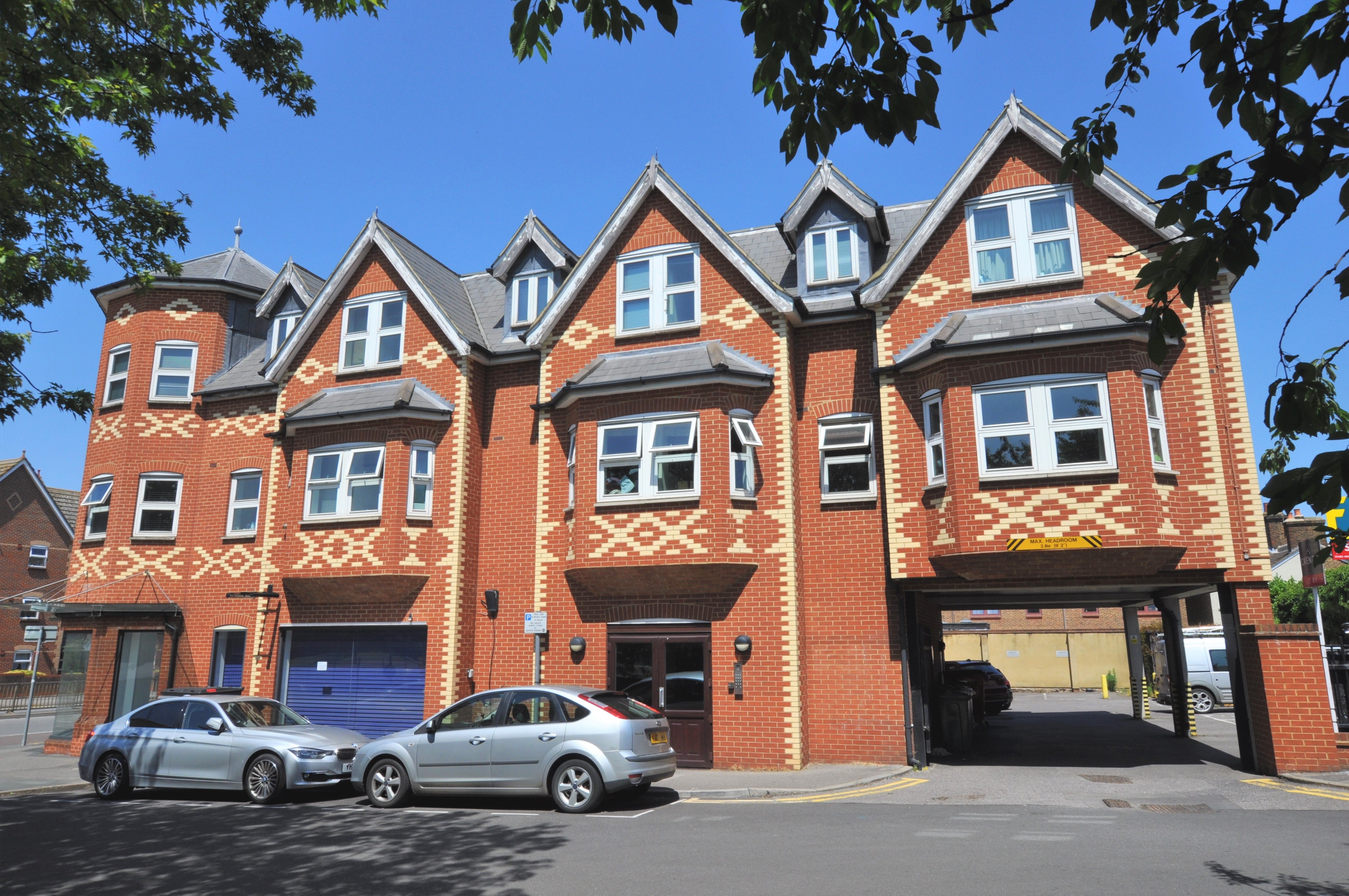 Flat York Road in Guildford