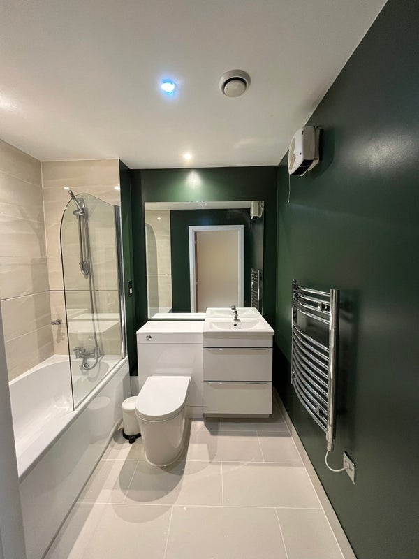Room Basire Street in Greater London