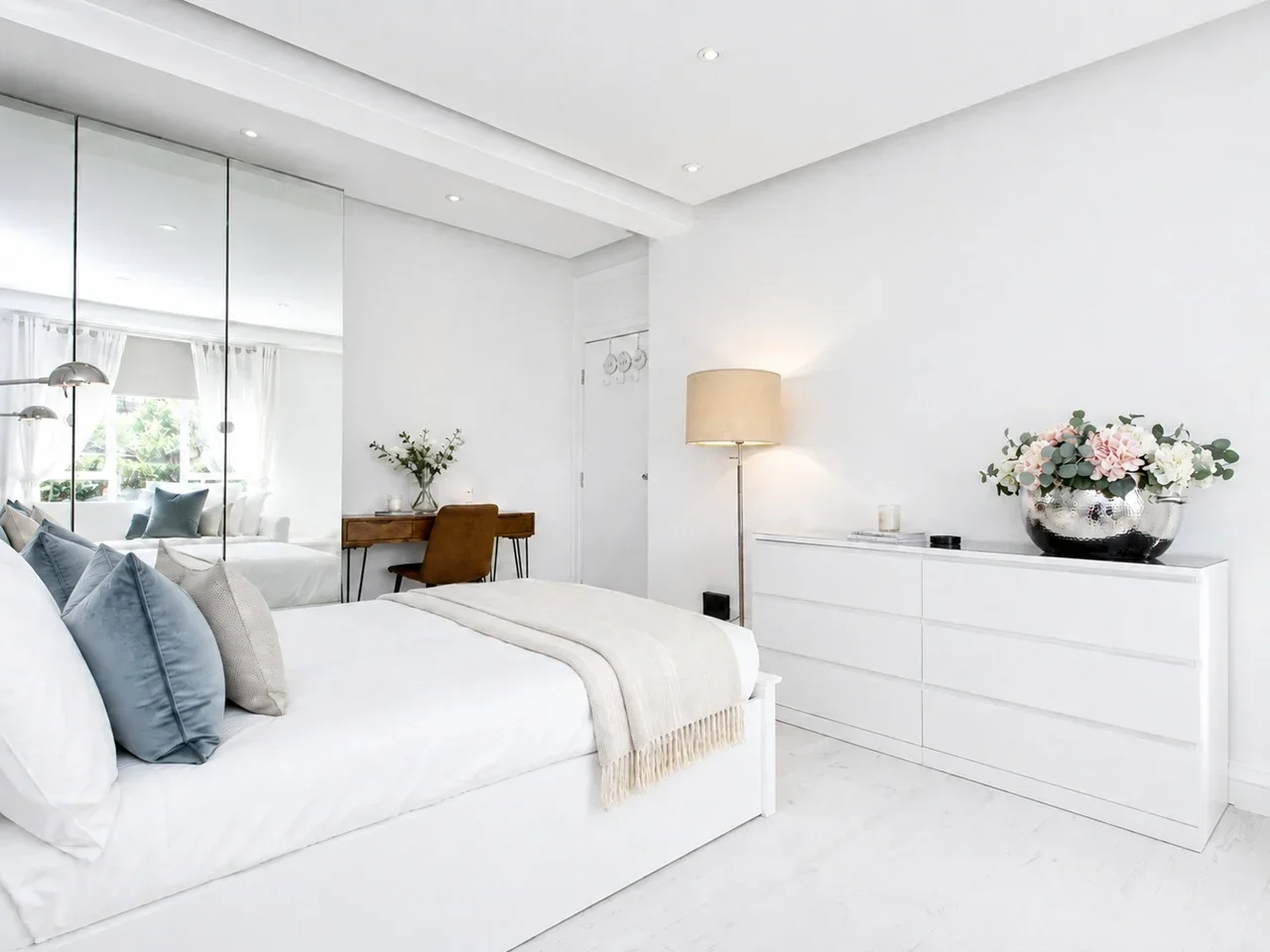 Room John Aird Court in City of Westminster