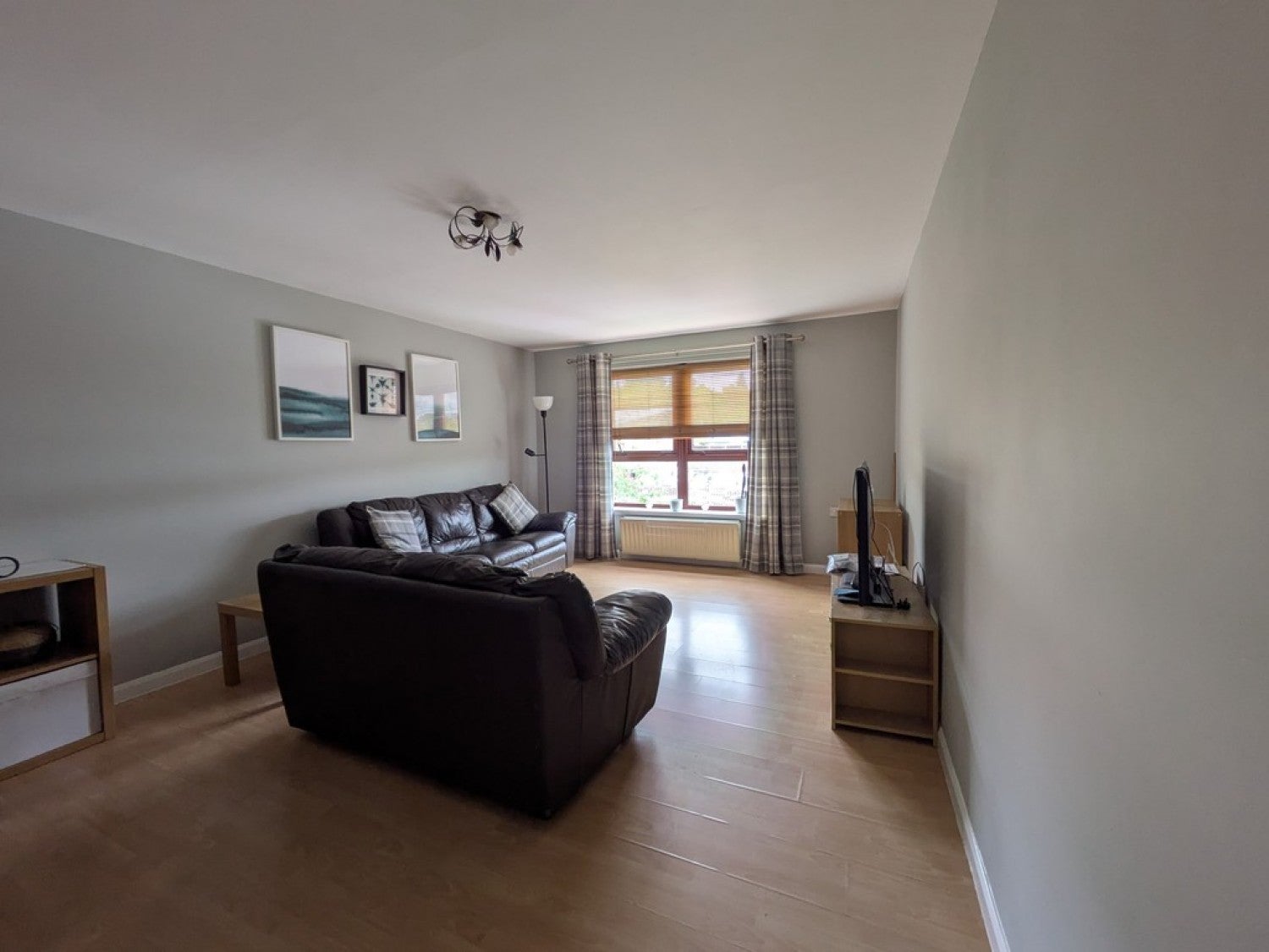 Flat Grovepark Court in Glasgow