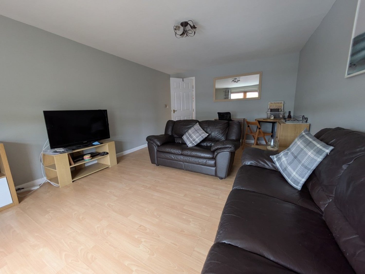 Flat Grovepark Court in Glasgow