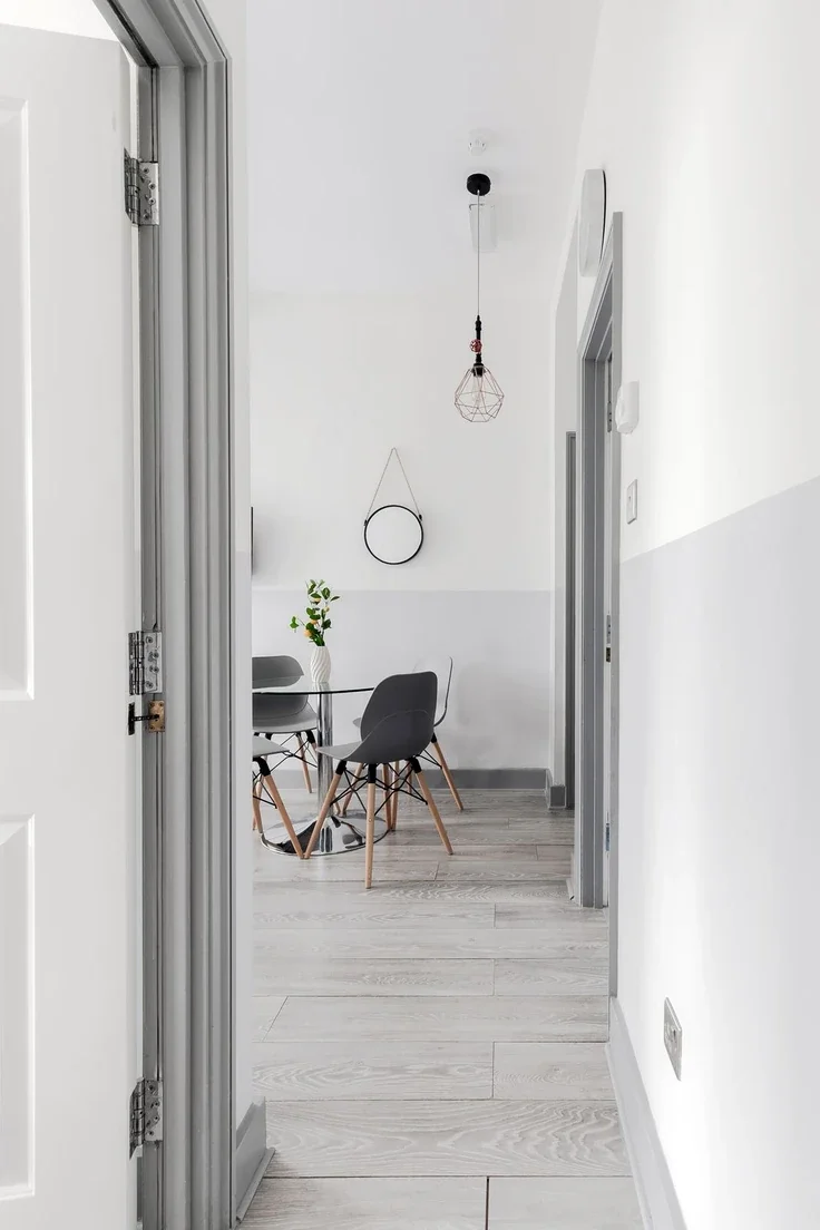 Flat Nevern Road in Greater London