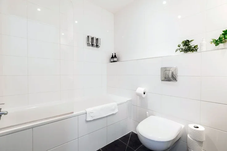Flat Nevern Road in Greater London