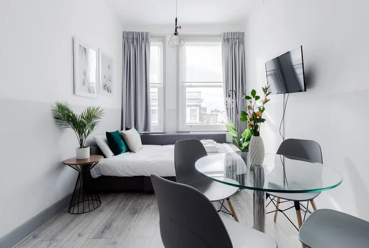 Flat Nevern Road in Greater London