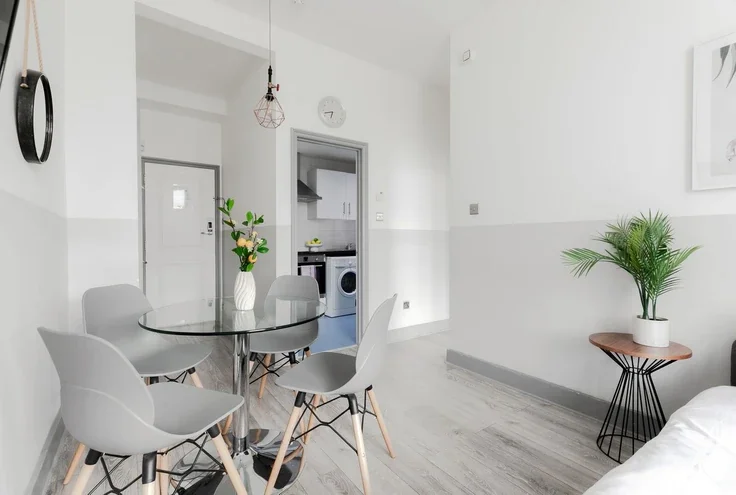 Flat Nevern Road in Greater London