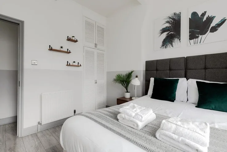Flat Nevern Road in Greater London