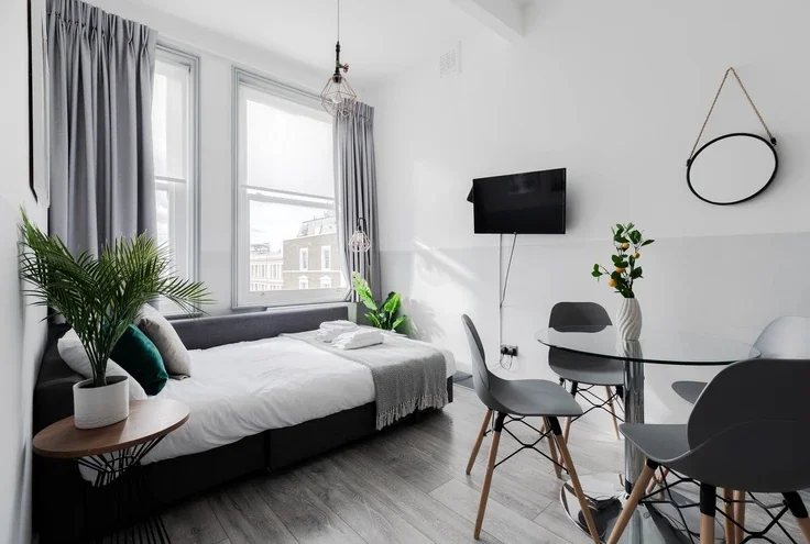 Flat Nevern Road in Greater London