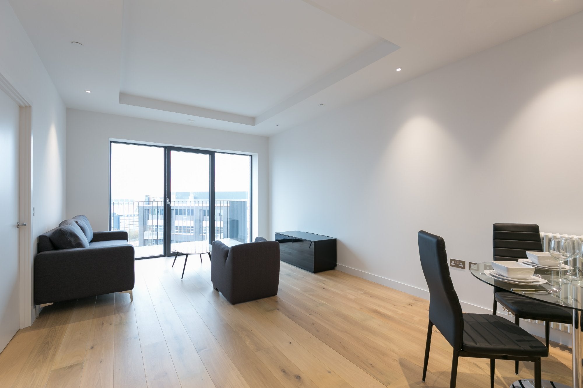 Flat Botanic Square in Greater London