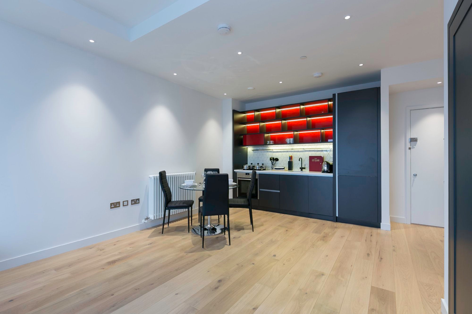 Flat Botanic Square in Greater London