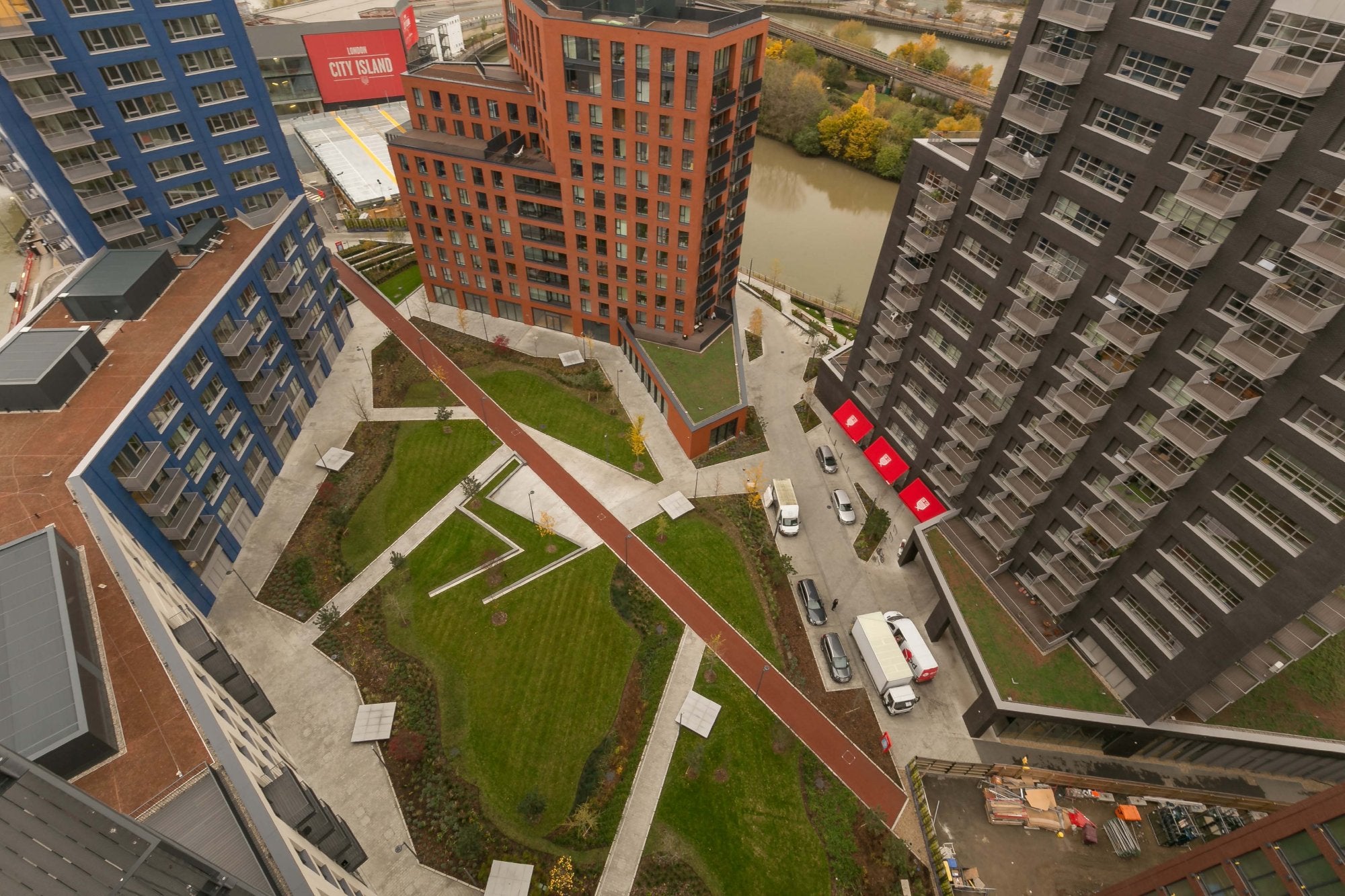 Flat Botanic Square in Greater London