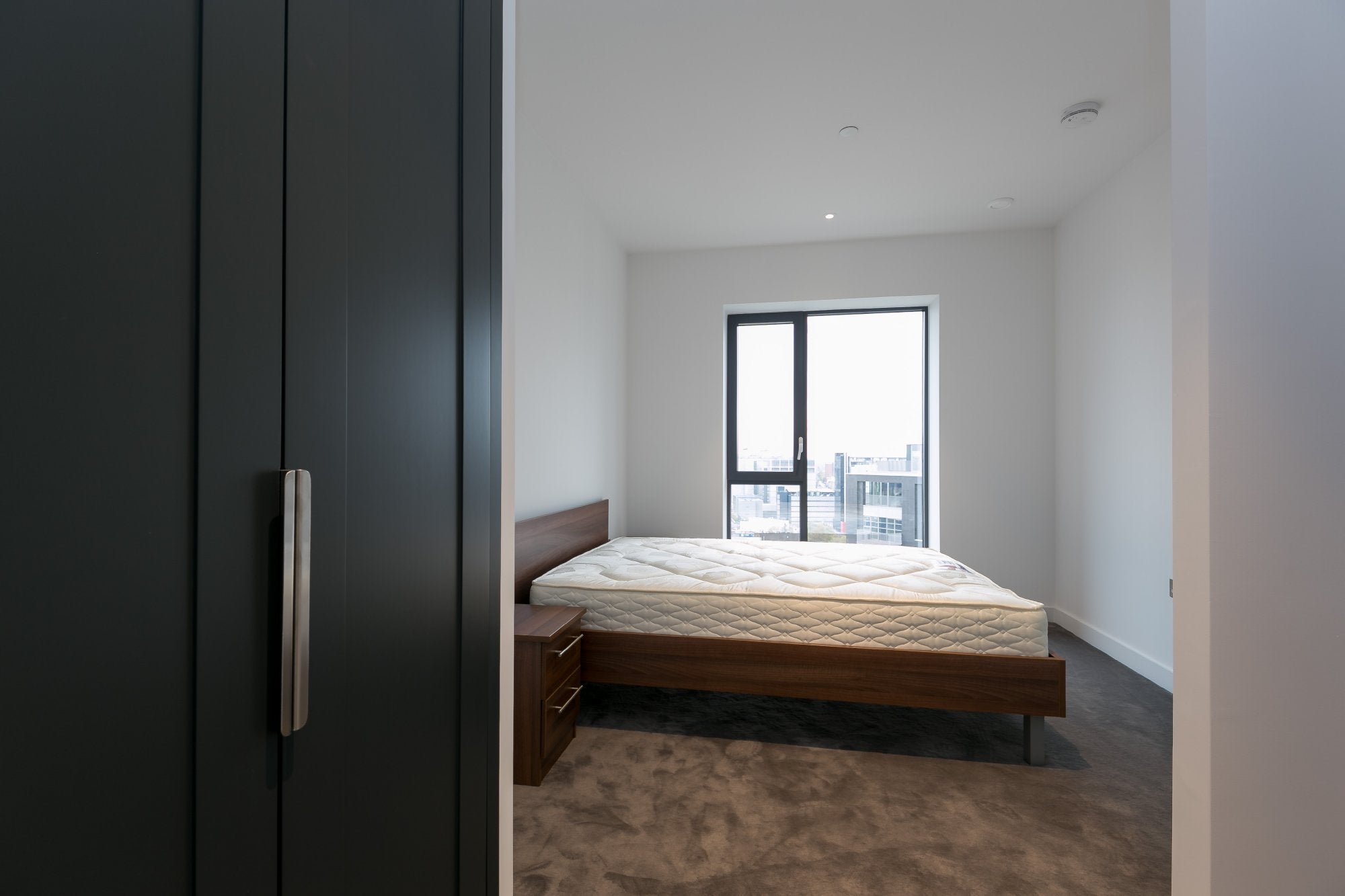 Flat Botanic Square in Greater London