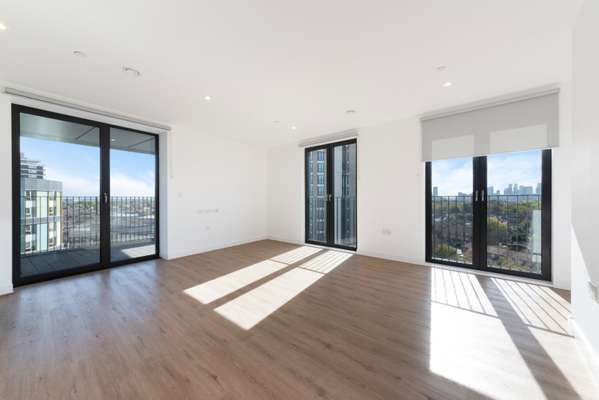 Flat Plaistow Road in Greater London