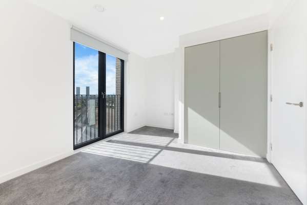 Flat Plaistow Road in Greater London