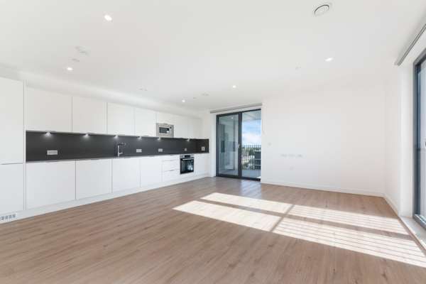 Flat Plaistow Road in Greater London