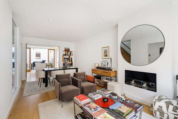 House Radnor Walk in Greater London