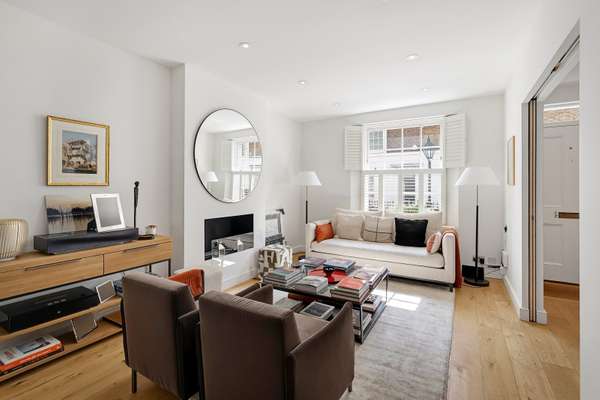House Radnor Walk in Greater London