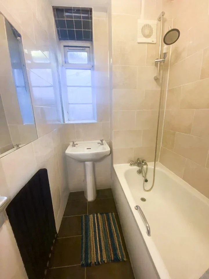 Room Retreat Place in Greater London