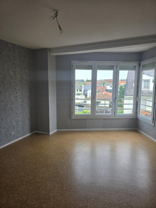 Flat Rue du Bois d'Amour in Charleville-Mézières