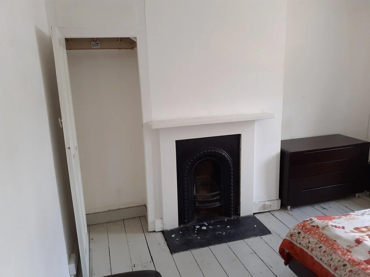 Room Goodhall Street in Greater London