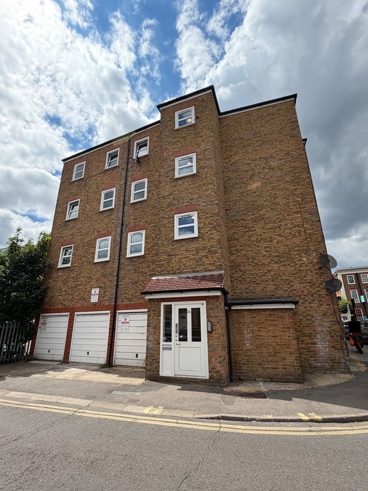Flat Garnham Street in Greater London