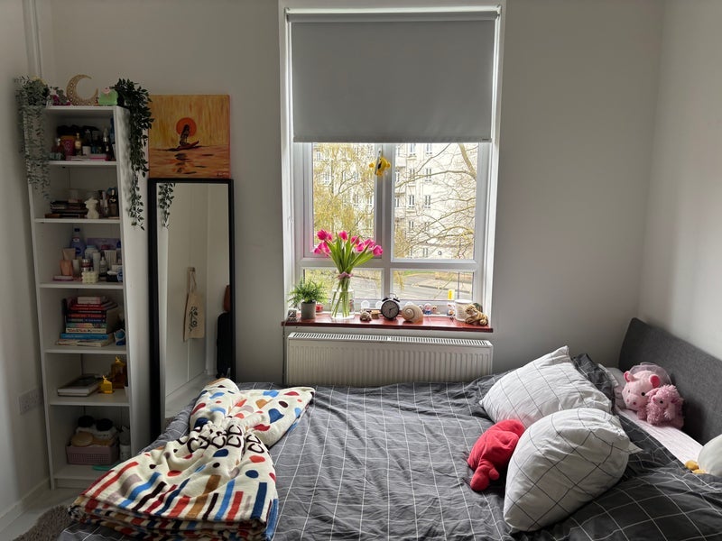 Room North End Road in Greater London