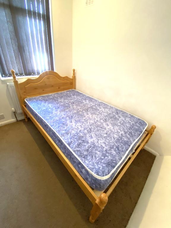 Room Winchester Road in Far Cotton