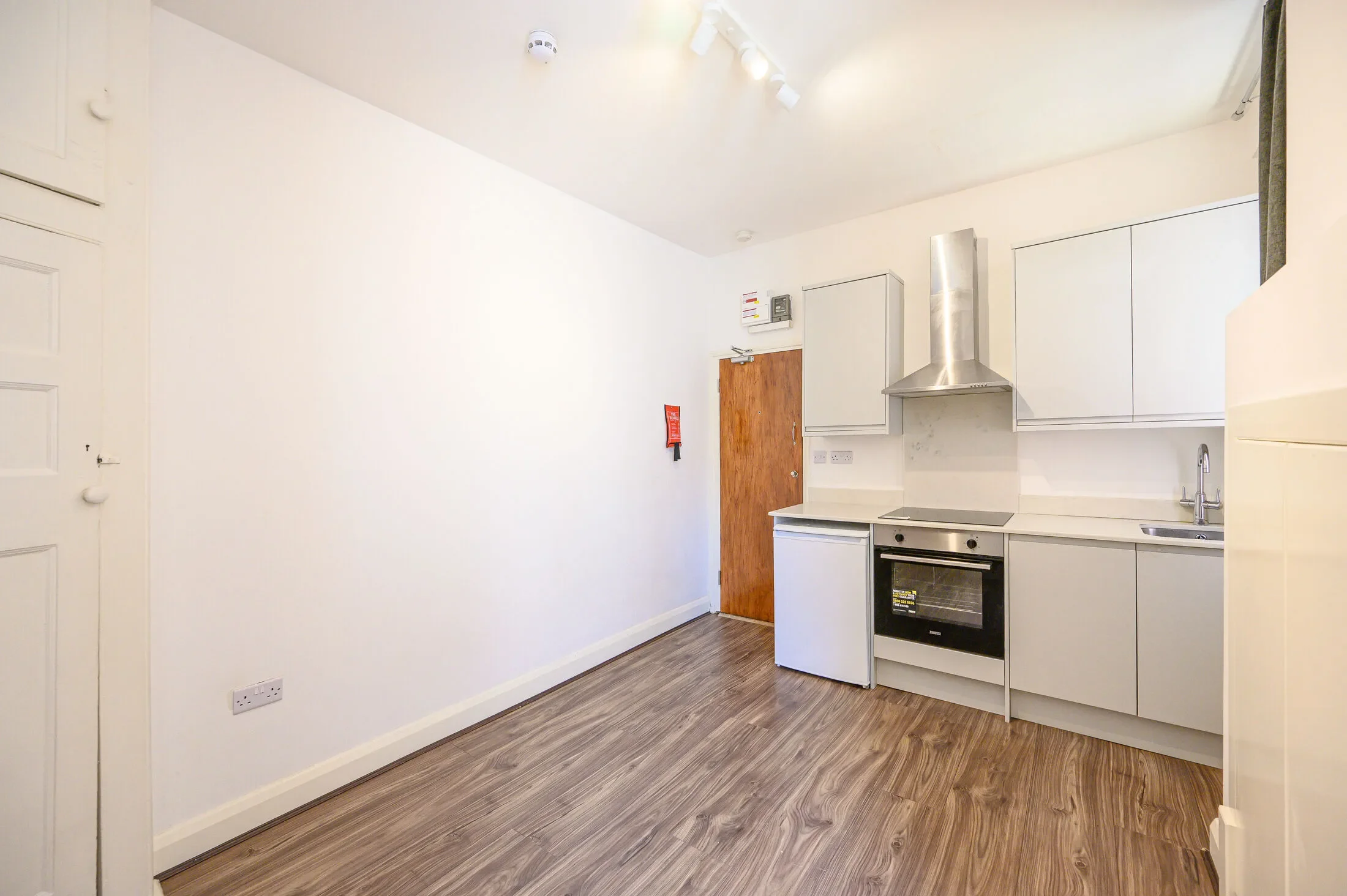 Flat Hoop Lane in Greater London