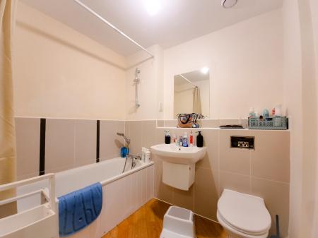 Flat St Albans Road in Watford