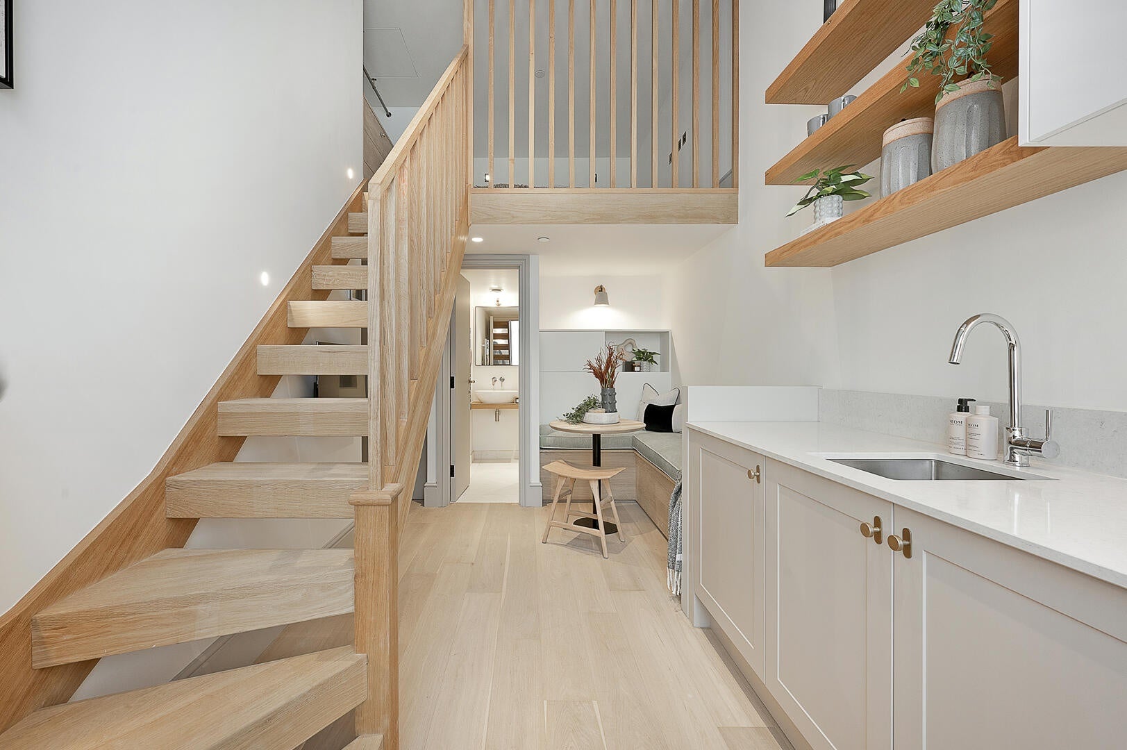 Flat Bramham Gardens in Greater London