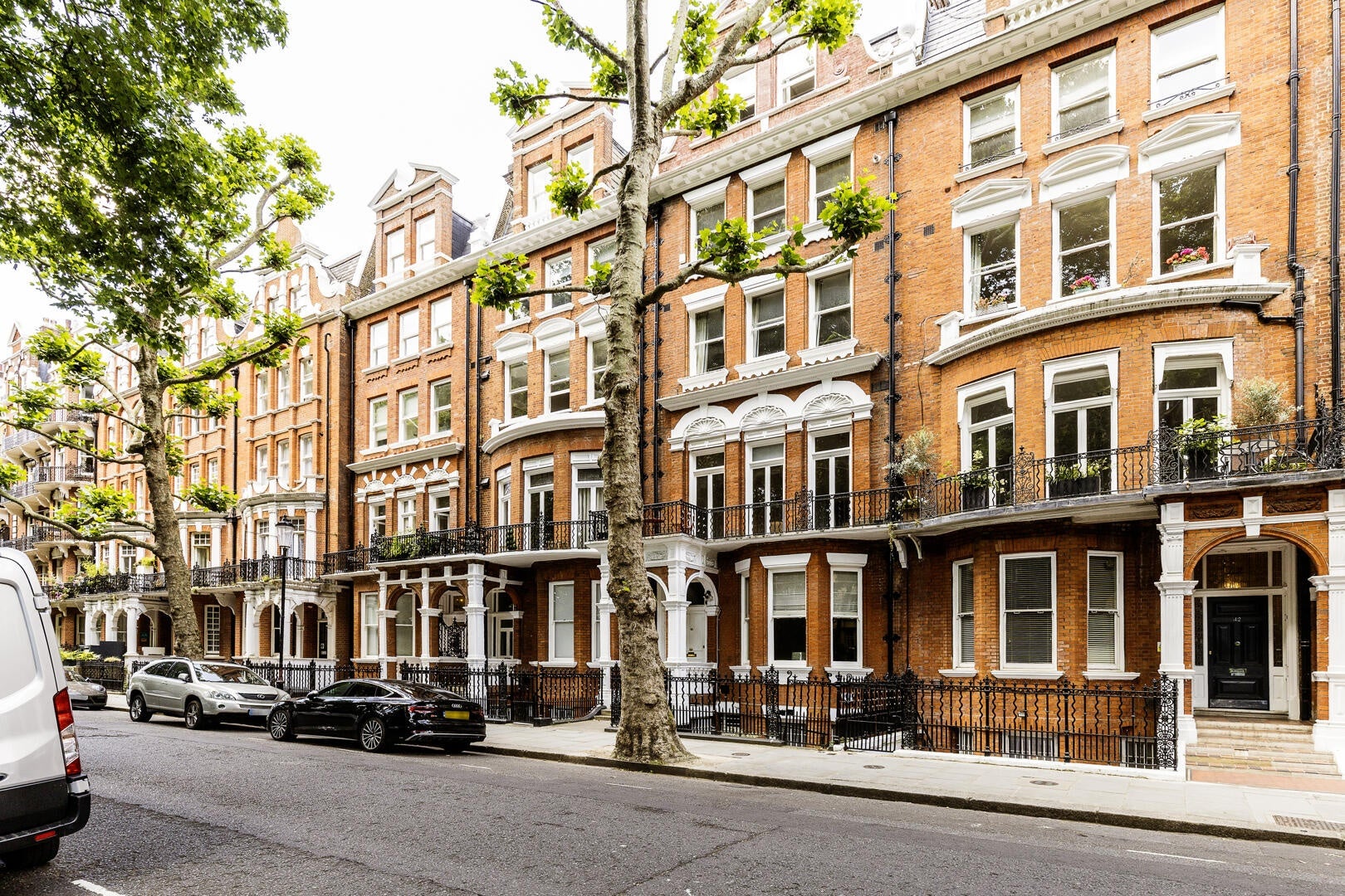 Flat Bramham Gardens in Greater London