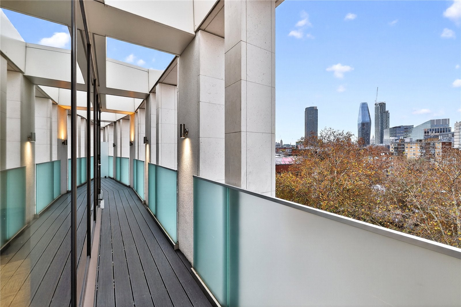 Flat Pear Place in Greater London
