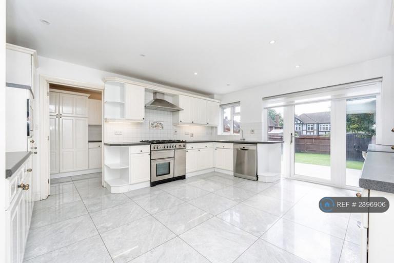 House Dellfield Close in Watford