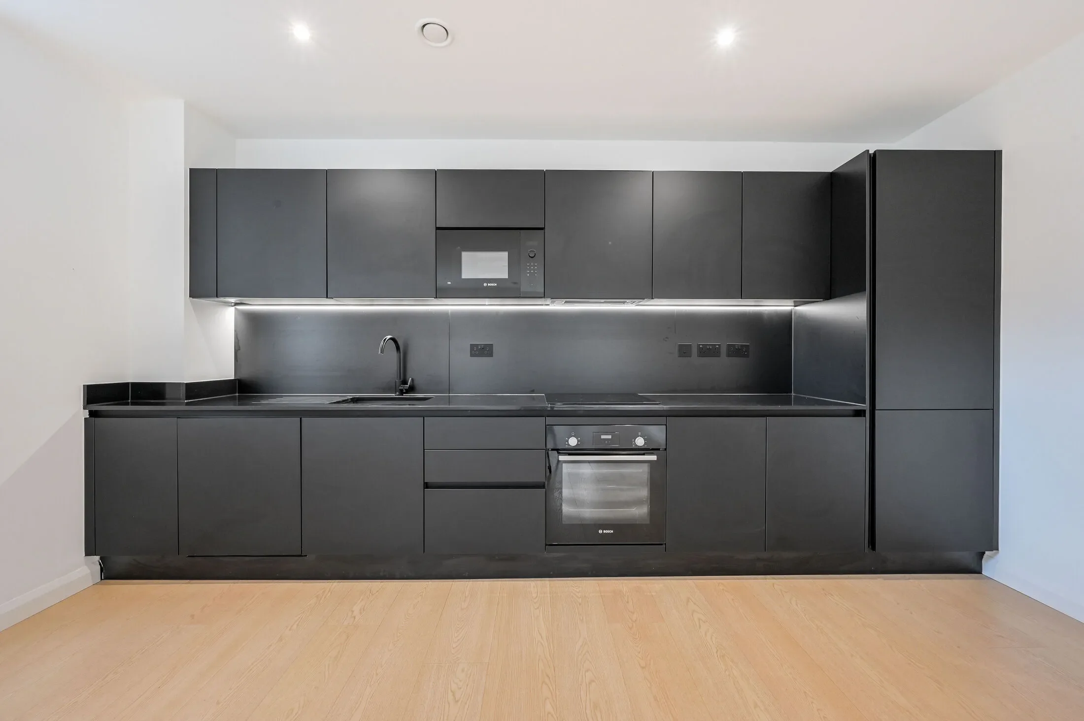 Flat Dod Street in Greater London