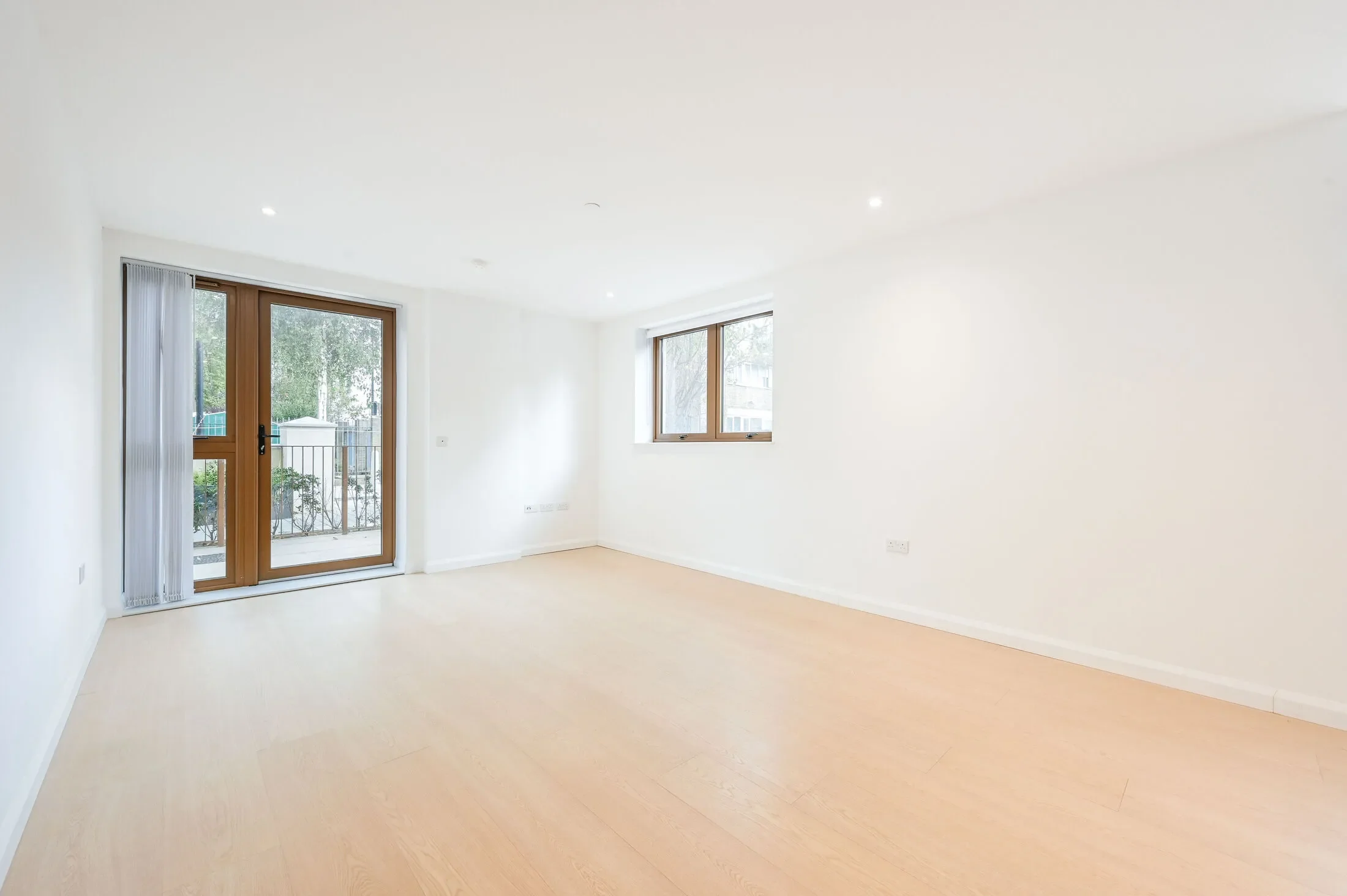 Flat Dod Street in Greater London