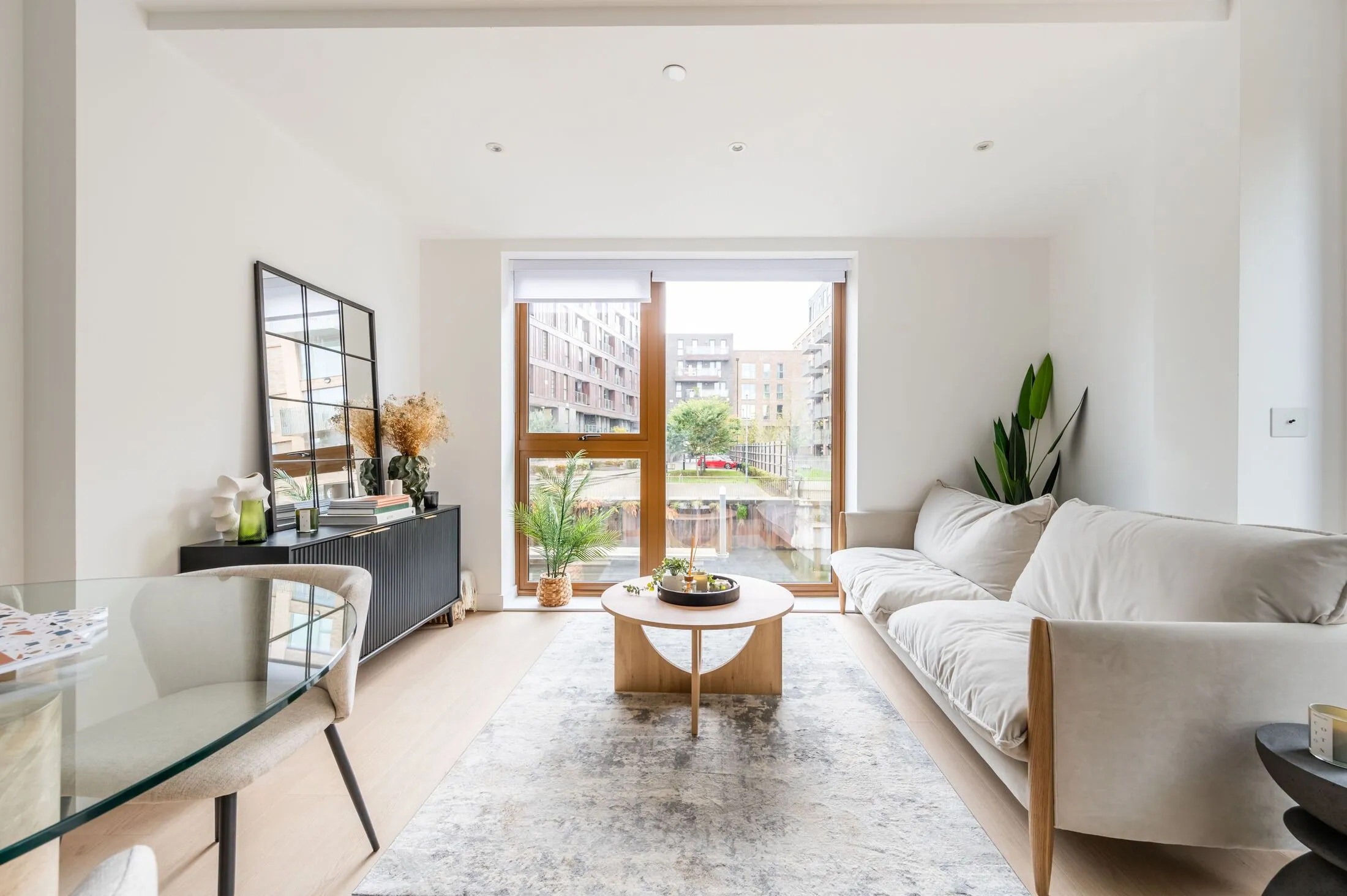 Flat Dod Street in Greater London
