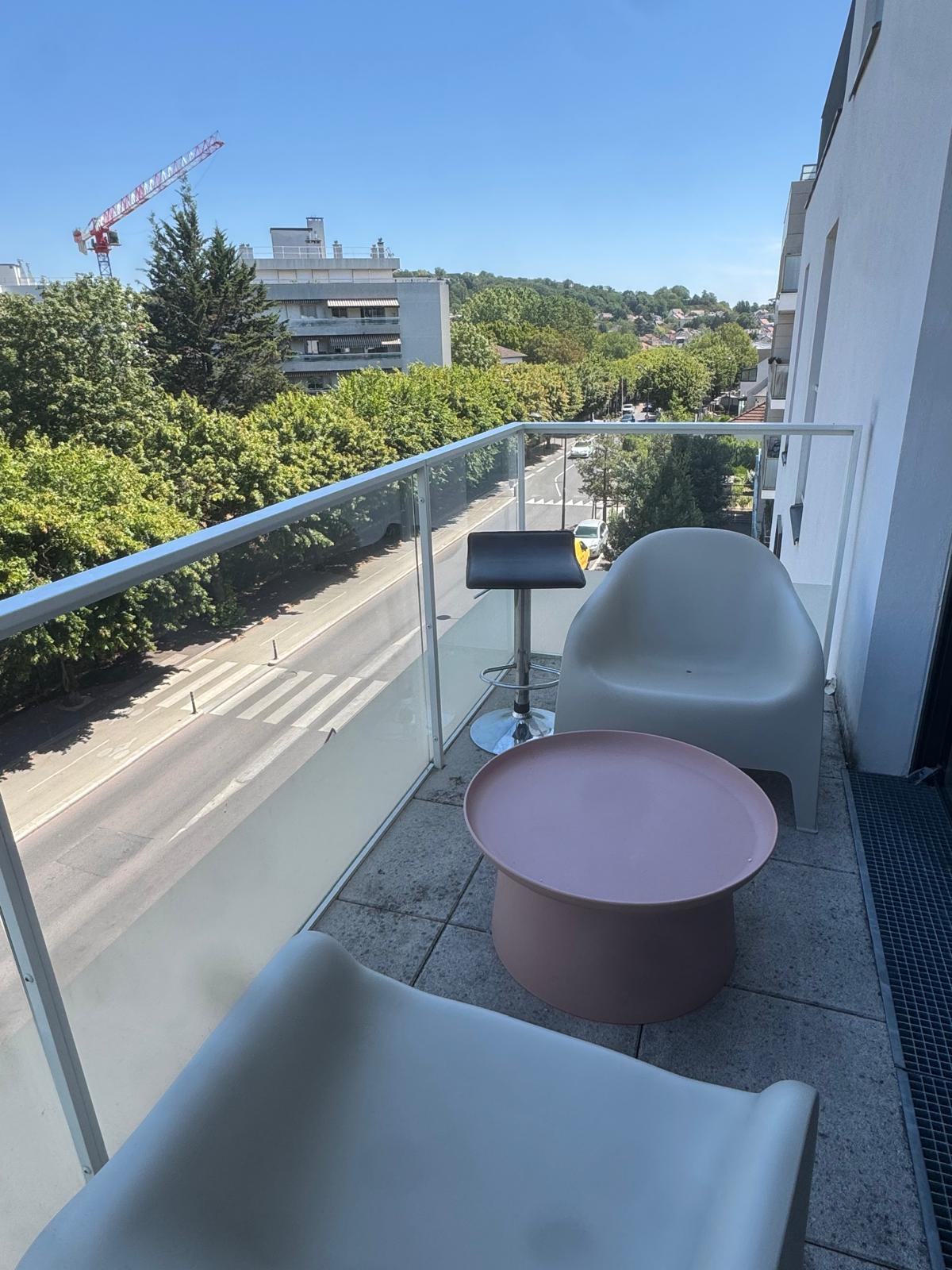 Room Avenue du Président Pompidou in Rueil-Malmaison