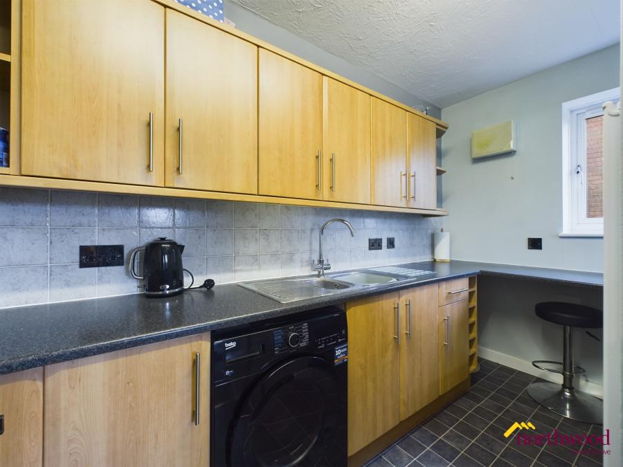 Flat Daltry Way in Crewe