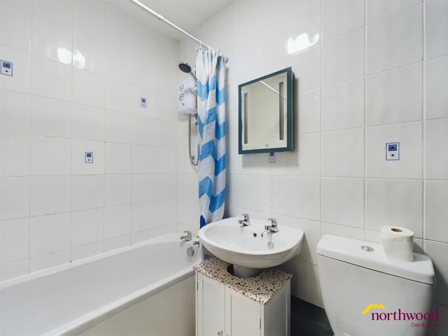 Flat Daltry Way in Crewe