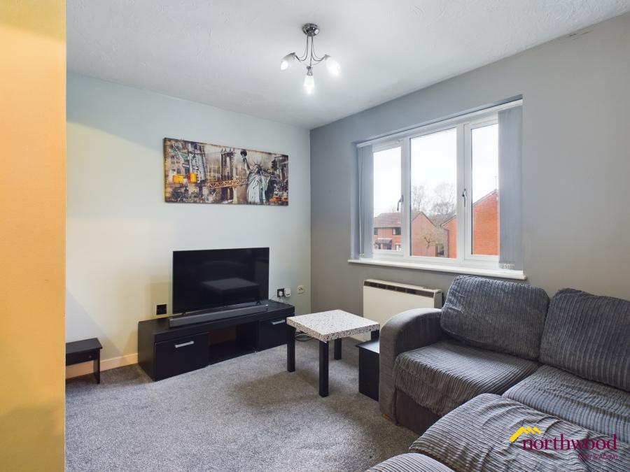 Flat Daltry Way in Crewe