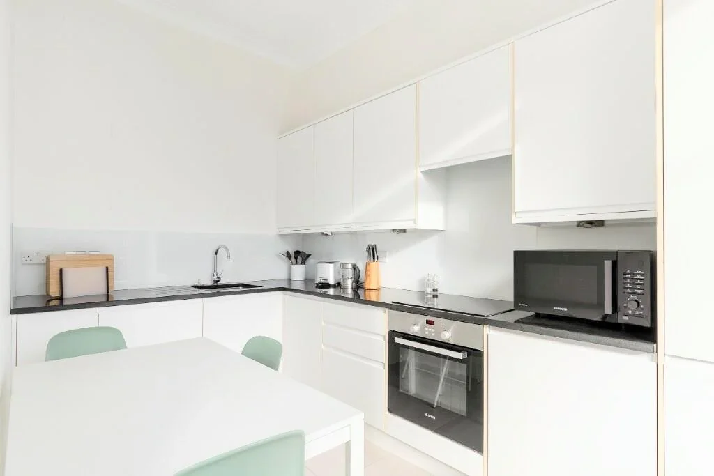 Flat Courtfield Road in Greater London