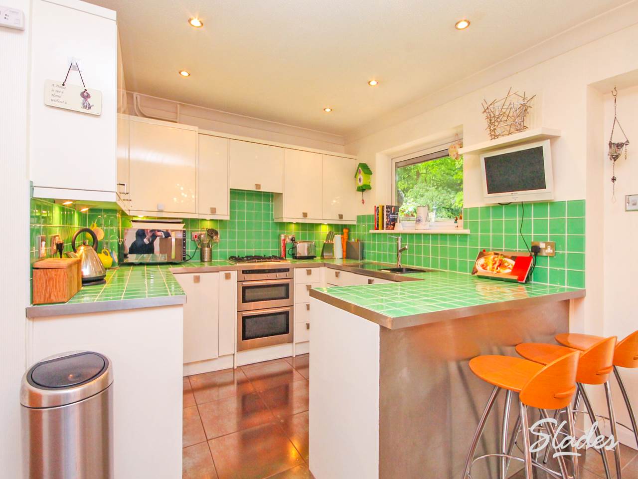 House Cuckoo Hill Way in Bransgore