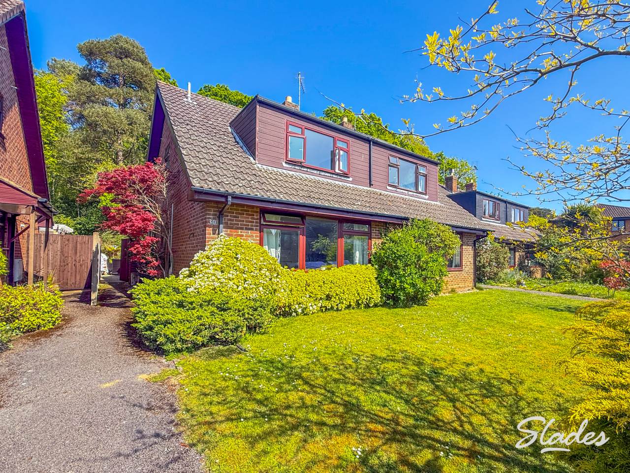 House Cuckoo Hill Way in Bransgore