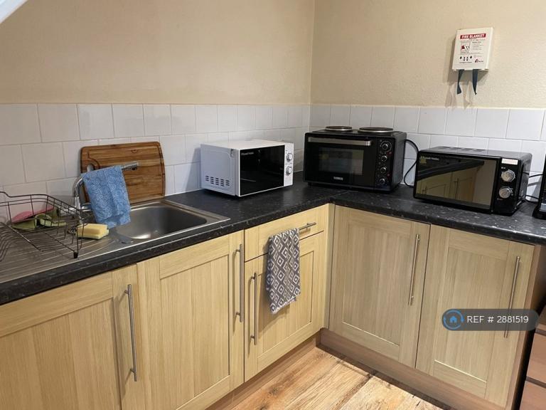 Room Langley Walk in Crawley