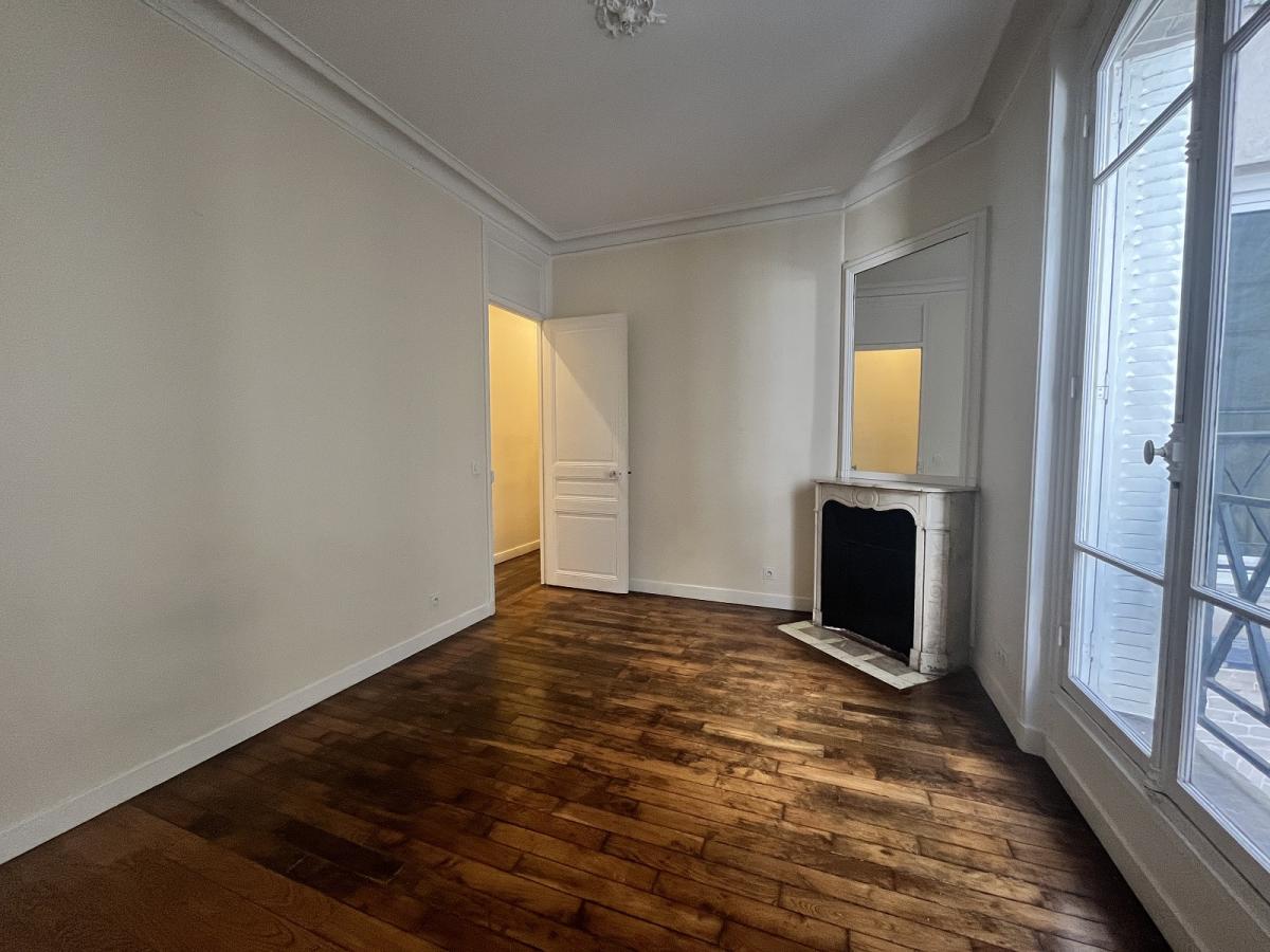 Flat Rue du Faubourg Saint-Denis in Paris